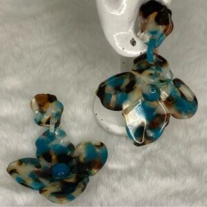 ZENZII RESIN PIERCED EARRINGS